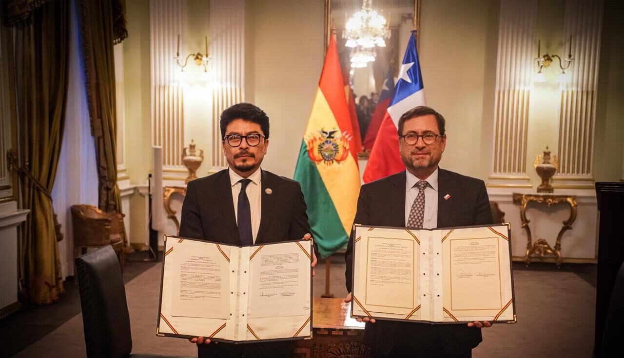 Bolivia y Chile estrechan lazos, firman acuerdos de lucha contra el crimen organizado y coordinan una...